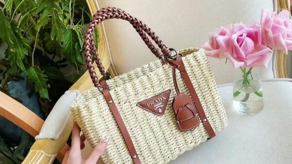 Jes3568 45$ PRADA - Image 2
