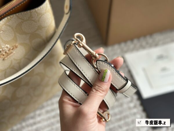 Jam5412  COACH 75$ - Image 2