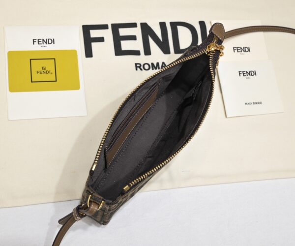 Jam5469  BOX FENDI  56.99$