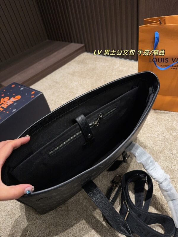 Jam5235 LV Bag 110$ - Image 2