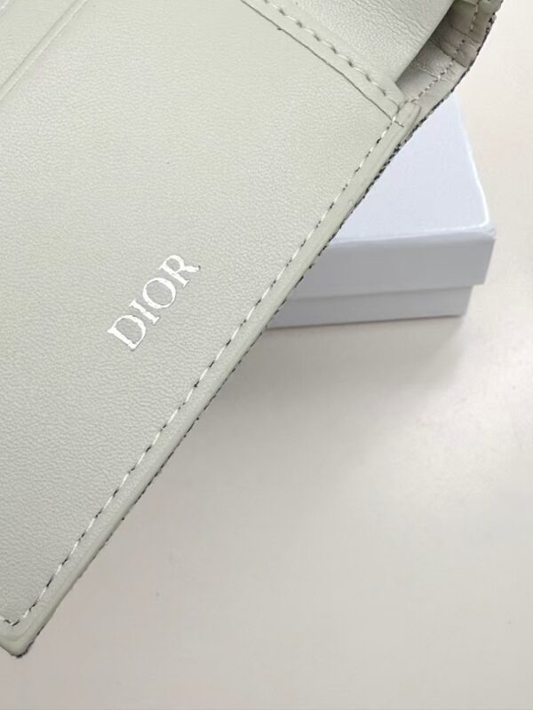 TL2583 DIOR 40.99$ BOX