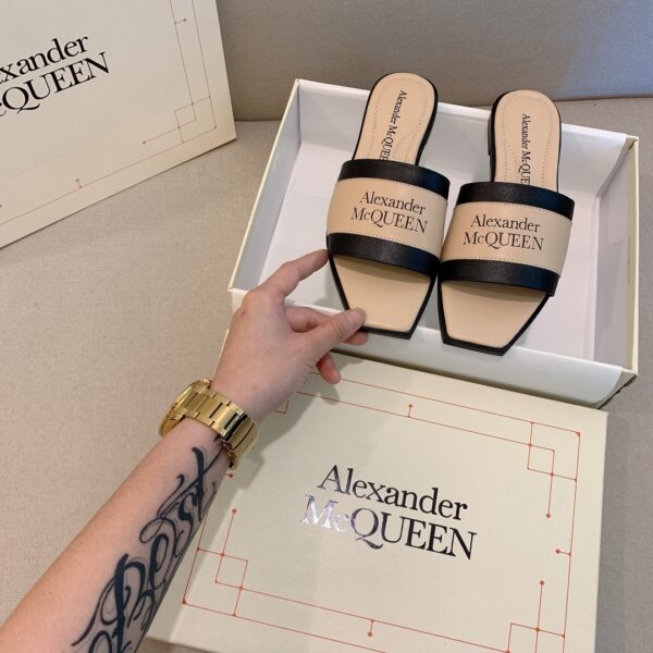 Jes3526 34.99$ McQueen -F - Image 12