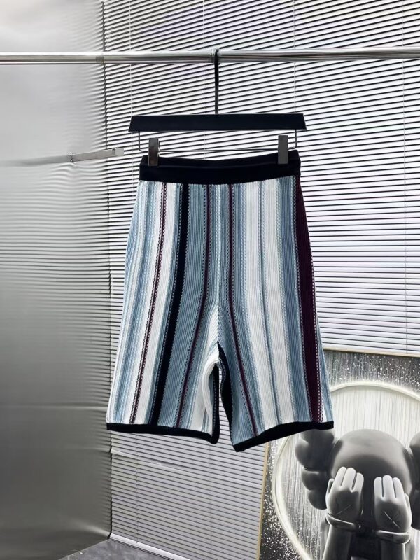 TL2573 LV 55$ - Image 2