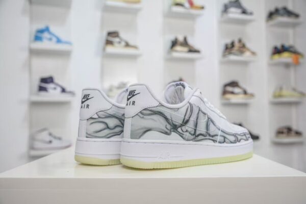 TL2565 NIKE 55$ - Image 5