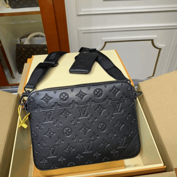 Z4678-55$ LV With box - Image 2