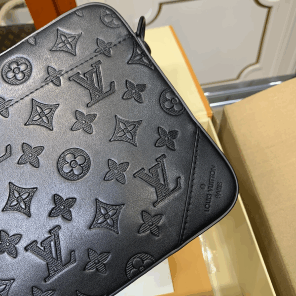 Z4678-55$ LV With box - Image 3