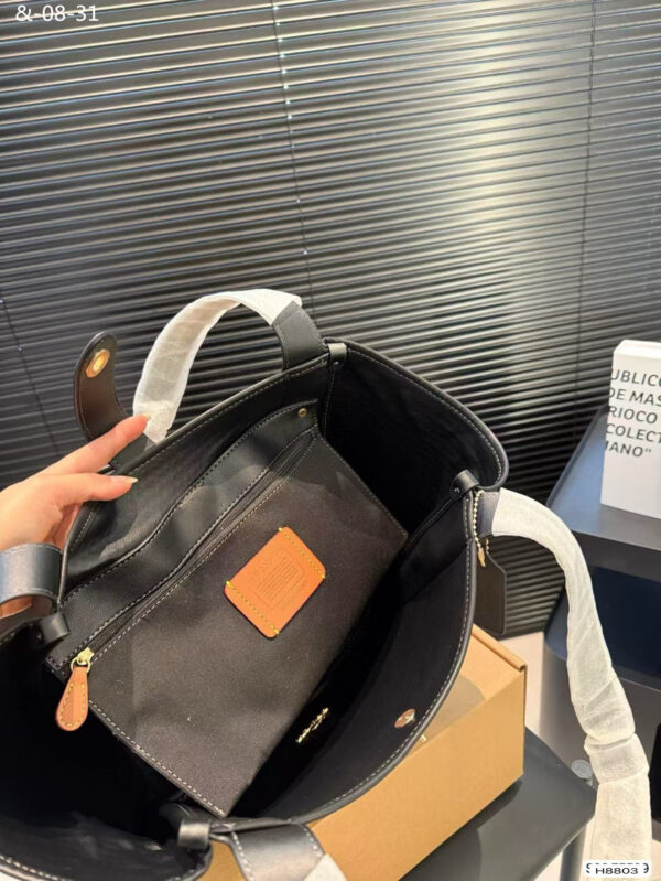TL2527 COACH 65$ BOX