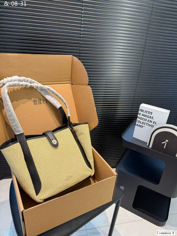 TL2527 COACH 65$ BOX - Image 8