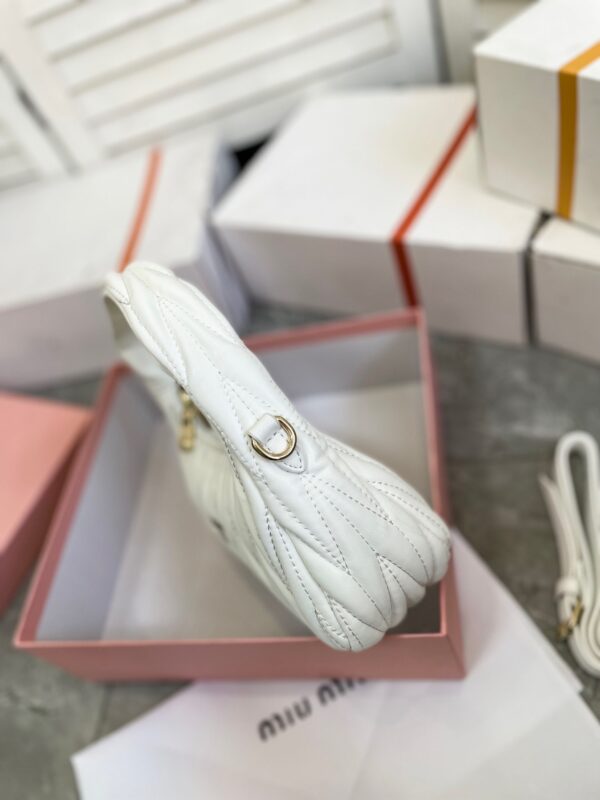 Jam3676 MIUMIU 49.99$  370 GBB - Image 17