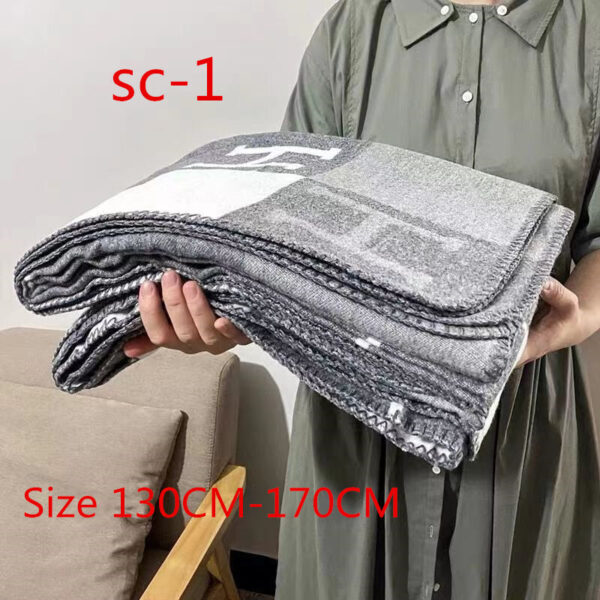 Z4541-55.99$-Hermes size 135CM-170CM Weight 800 grams