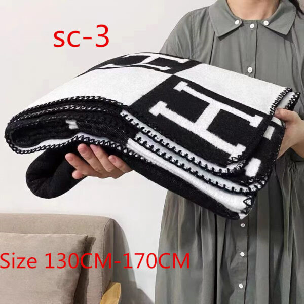 Z4541-55.99$-Hermes size 135CM-170CM Weight 800 grams - Image 3