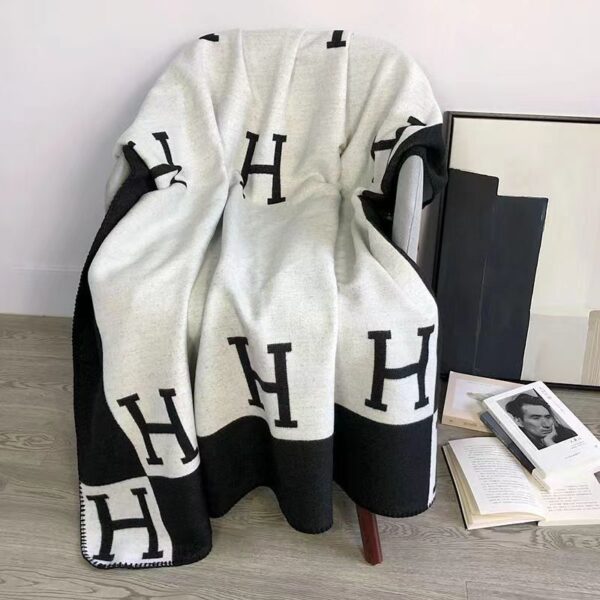 Z4541-55.99$-Hermes size 135CM-170CM Weight 800 grams - Image 7