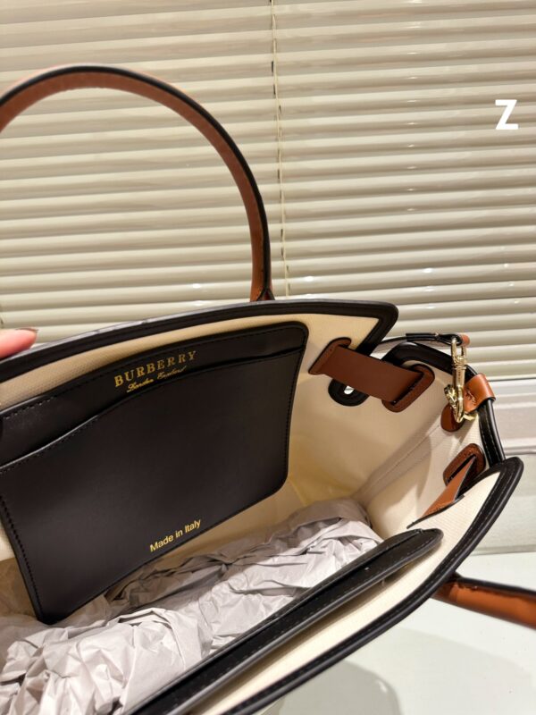 Jam4977 BURBERRY 435 59$ - Image 3
