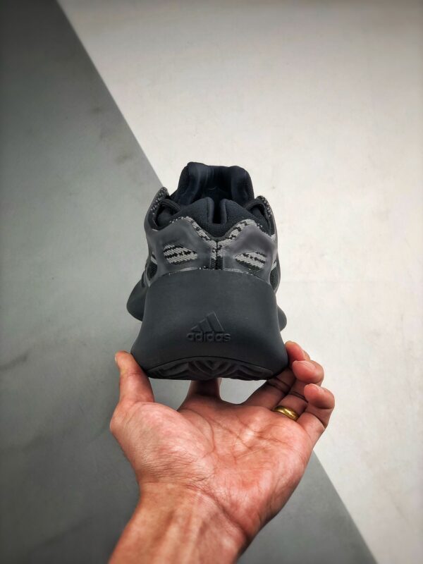 Jam5514 YEEZY 700V3 58$ - Image 3