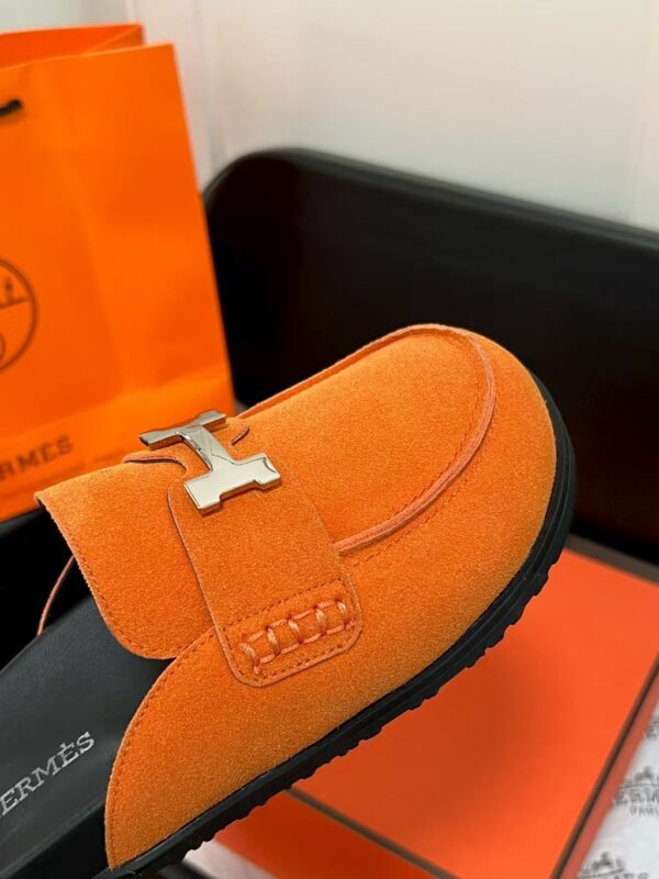 TL2449 HERMES 49.99$ WITH BOX