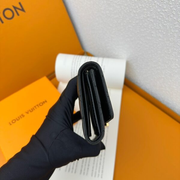 TL2444 LV 42. - Image 3