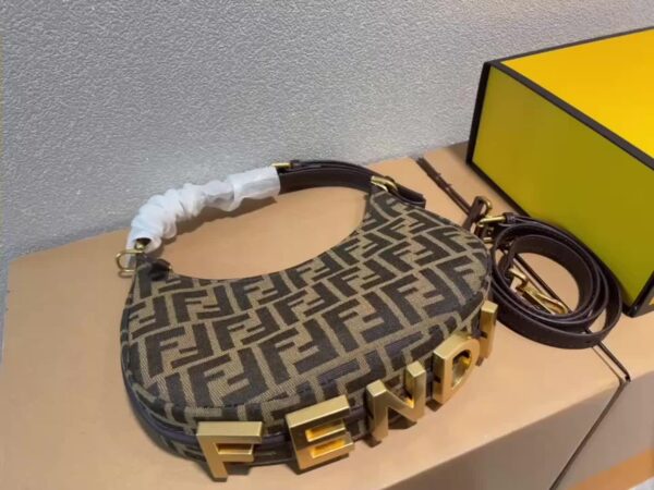 Jam4070 FENDI 5A+ BOX 55$ 400 GBB