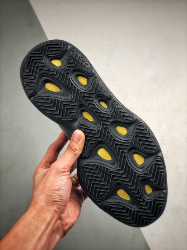 Jam5514 YEEZY 700V3 58$