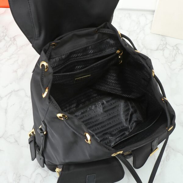 Jam5366  PRADA 69.99$