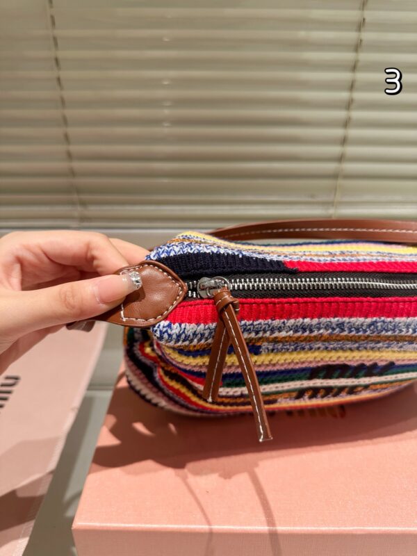 Jam5409  MIUMIU 65$