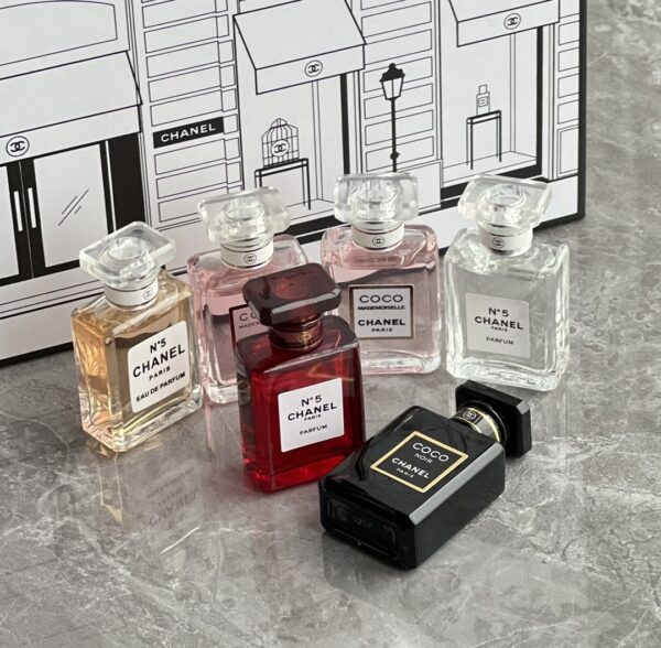 Jam5317 Chanel 49.99$