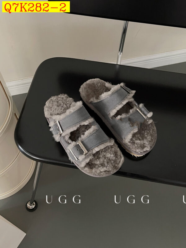 Jam3561  UGG  5A  370  48.99$   UG