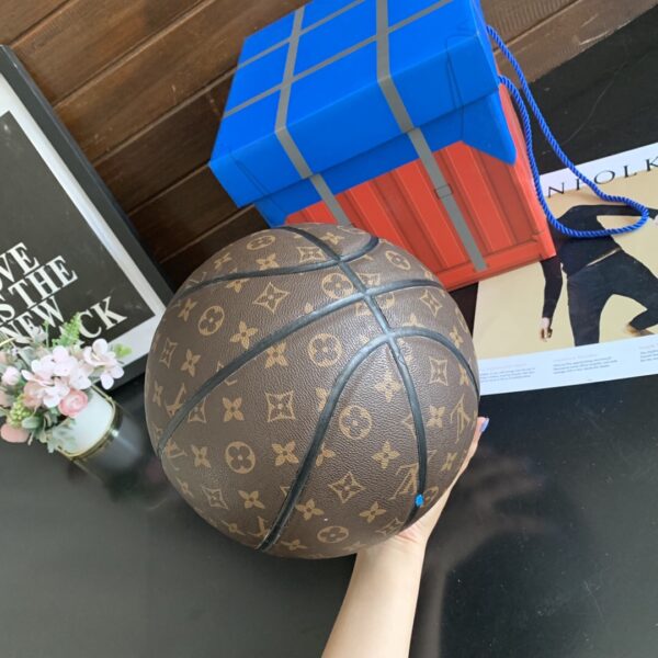 Jam5371   LV 48$
