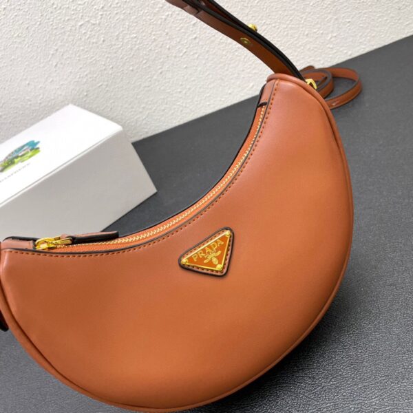 Jam5362 PRADA 69.99$
