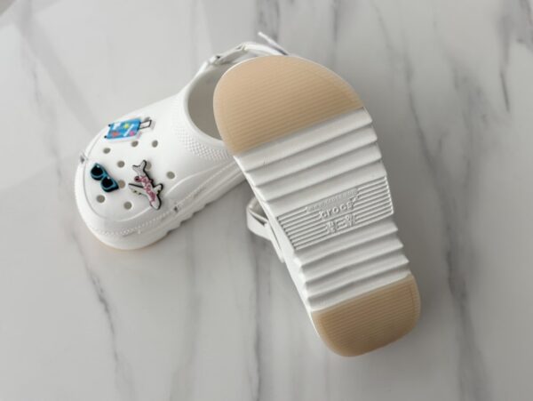 Jam5330 Crocs 49.99$ - Image 4