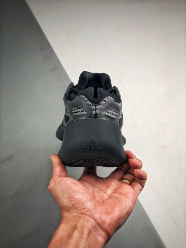 Jam5514 YEEZY 700V3 58$ - Image 3