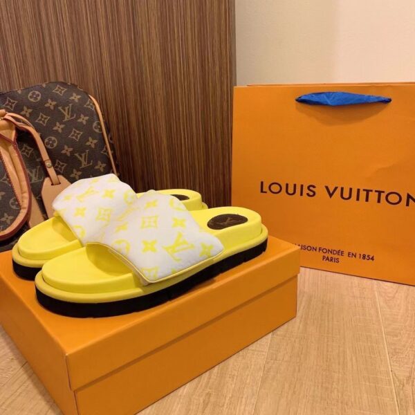 Z2417--48.99$-LV slippers - Image 6