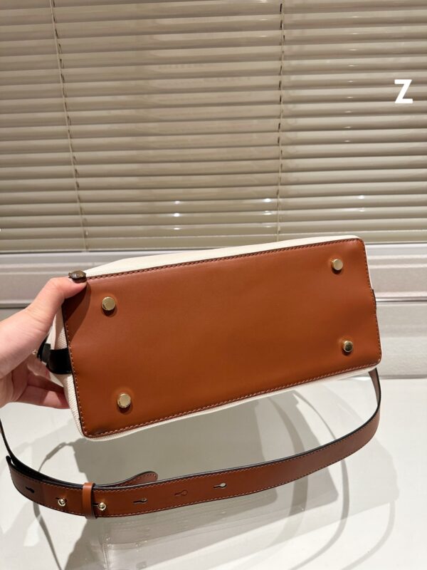 Jam4977 BURBERRY 435 59$ - Image 4