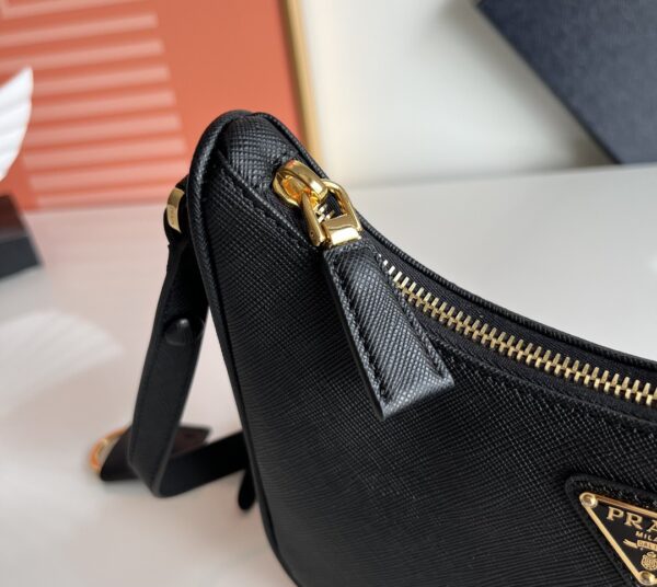 Jam5341  PRADA 68$ - Image 4