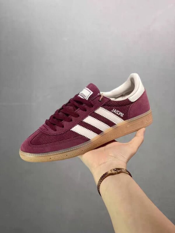 Z5523-55.99$ Adidas - Size 36-45 - Image 2