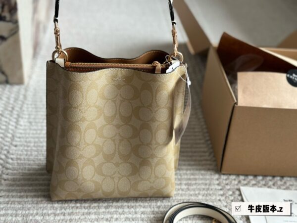 Jam5412  COACH 75$ - Image 5