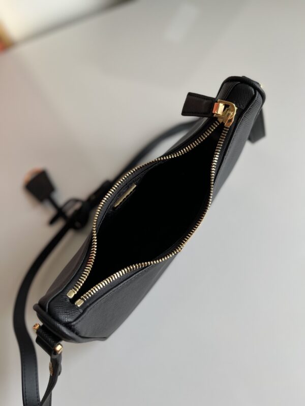 Jam5341  PRADA 68$ - Image 5