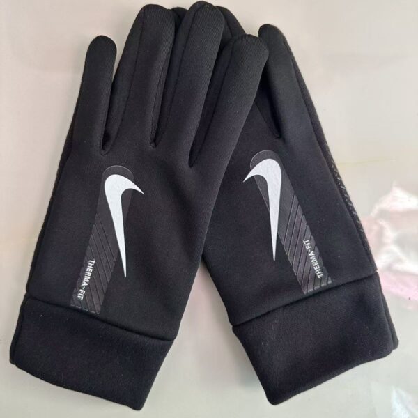 Z5845-19.99$ Nike Size 36-45 - Image 3