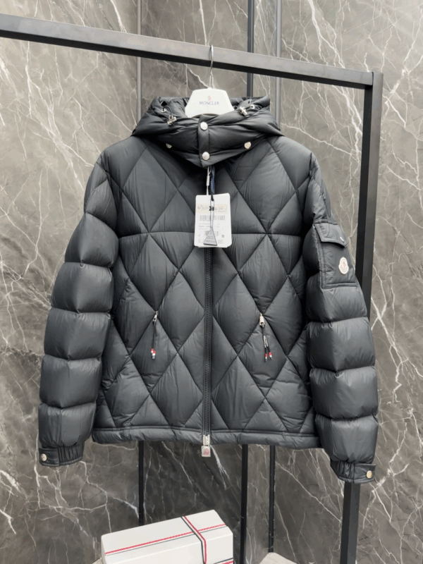 Z5839-99$ Moncler down jacket