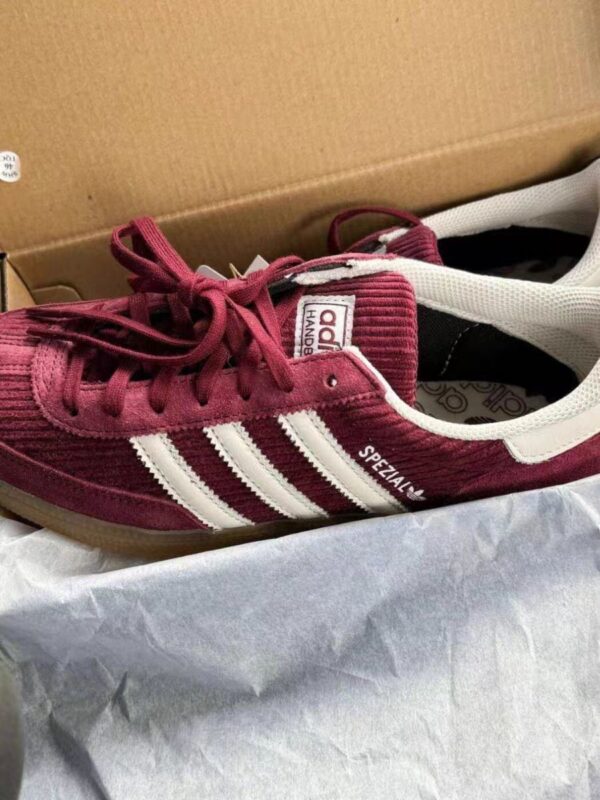 Z5835-55$ Adidas, size 35-40 - Image 4