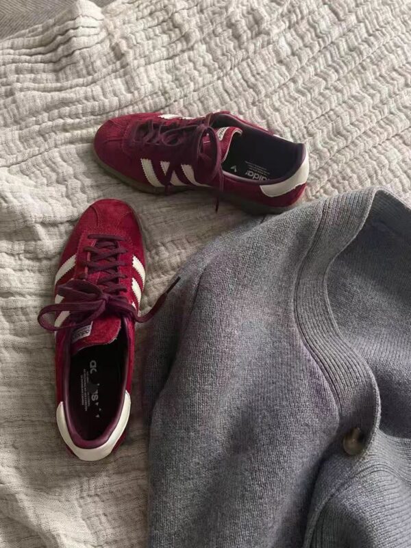 Z5835-55$ Adidas, size 35-40 - Image 5