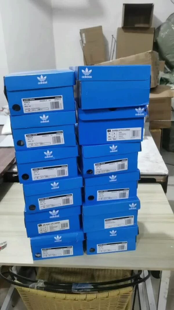 Z5397 54.99$ Adidas size 36-44