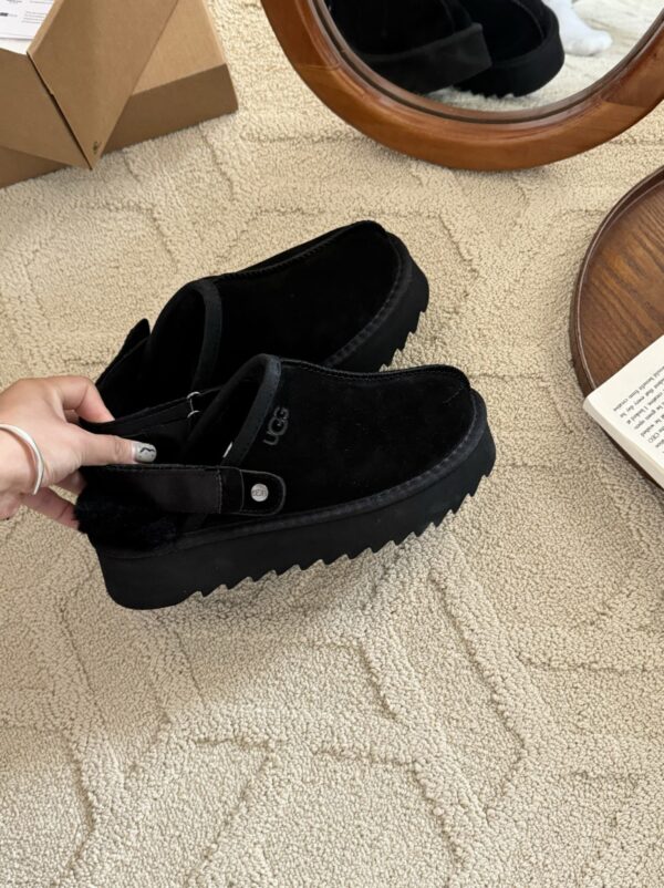 TL2642 UGG 52.99$ BOX