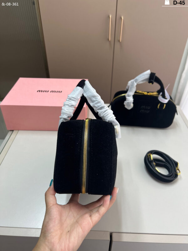 TL2640 MIUMIU 62$ B0X - Image 11