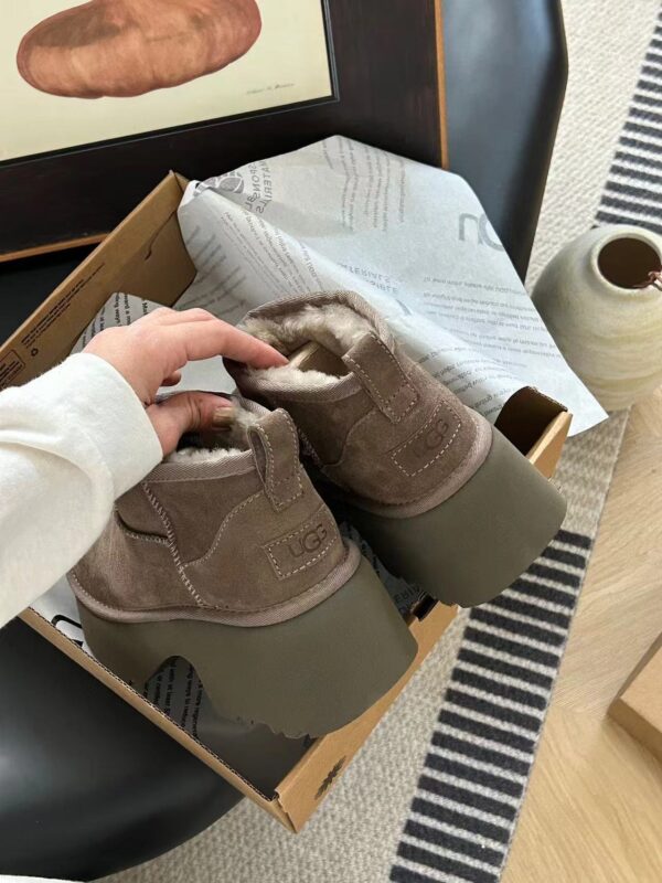 Z5804-58.99$ UGG Women's Shoes - Size-35-40 - Image 2