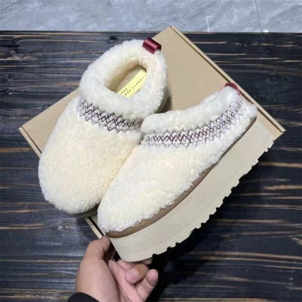 Z5028 UGG 52$