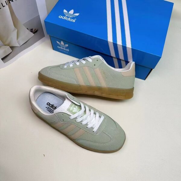 Z5822-49.99$ Adidas size 36-44 - Image 10