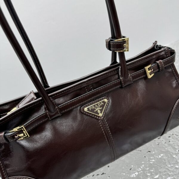 Jam6202 PRADA 89$