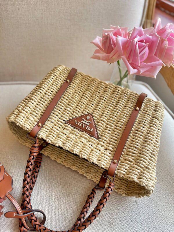 Jes3568 45$ PRADA - Image 6