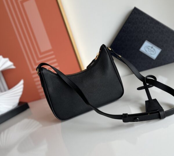 Jam5341  PRADA 68$ - Image 6