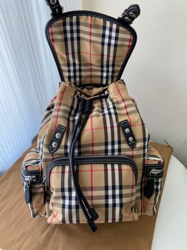 Z5779-79.99$ Burberry, size 33 * 22 * 14 - Image 8